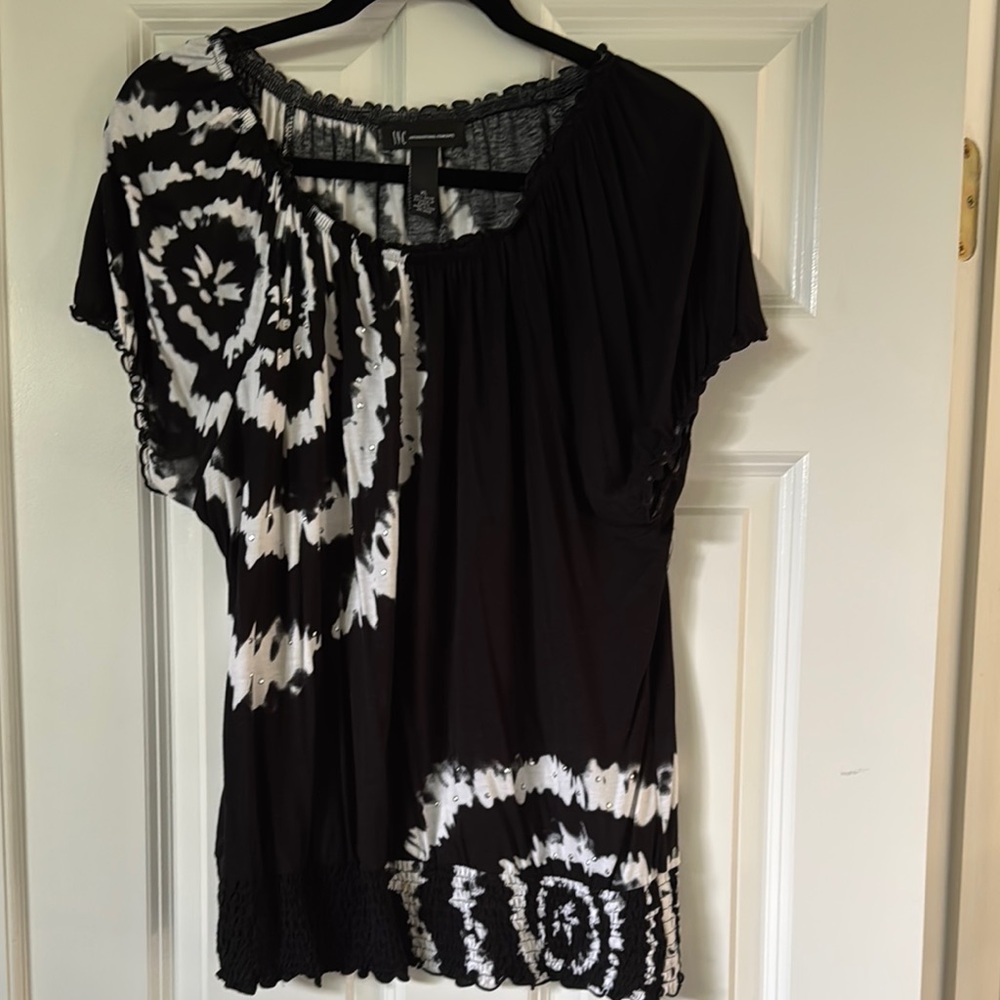 INC International Concepts Black and White Asymmetrical Short Sleeve Blouse